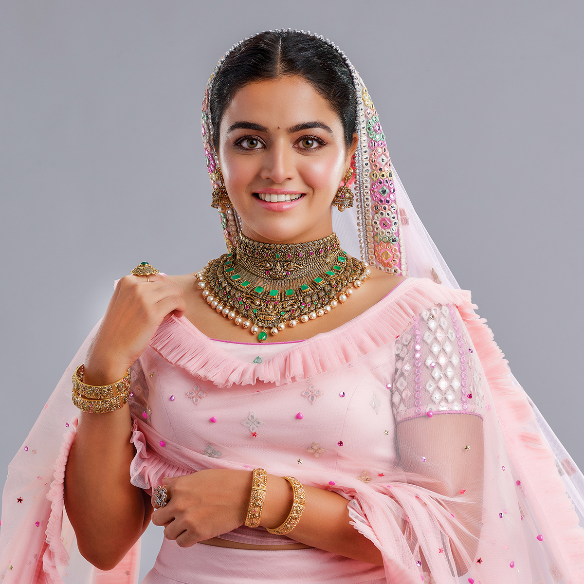 Celebrate this Diwali with Vedha from Kalyan Jewellers decoding=