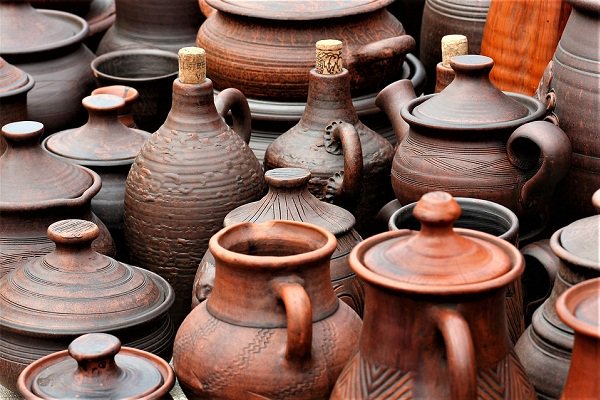 kvic-launches-terracotta-grinder-at-varanasi-to-re-use-wasted-pottery