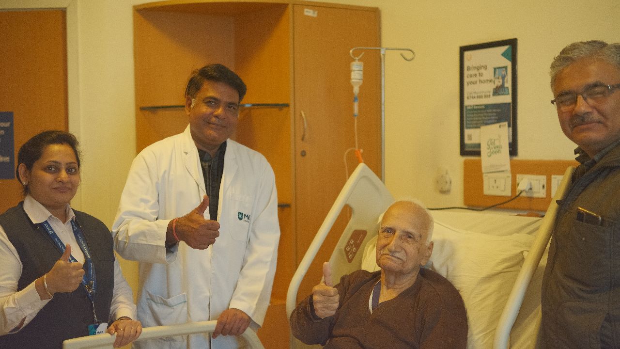 92-year-old man, successfully undergoes a Revision Total Knee Replacement at Max Super Speciality, Shalimar Bagh decoding=