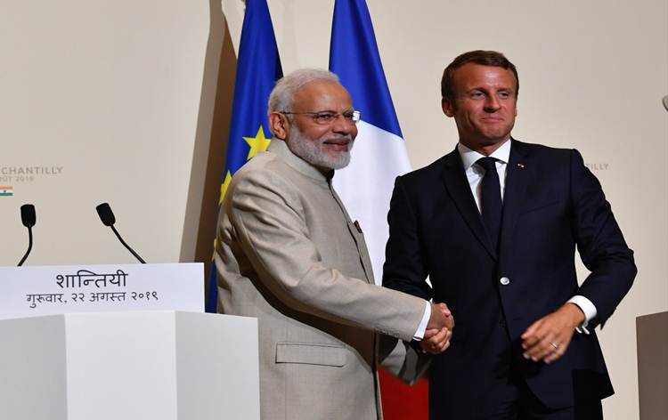 PM Modi holds talks with French Prez decoding=