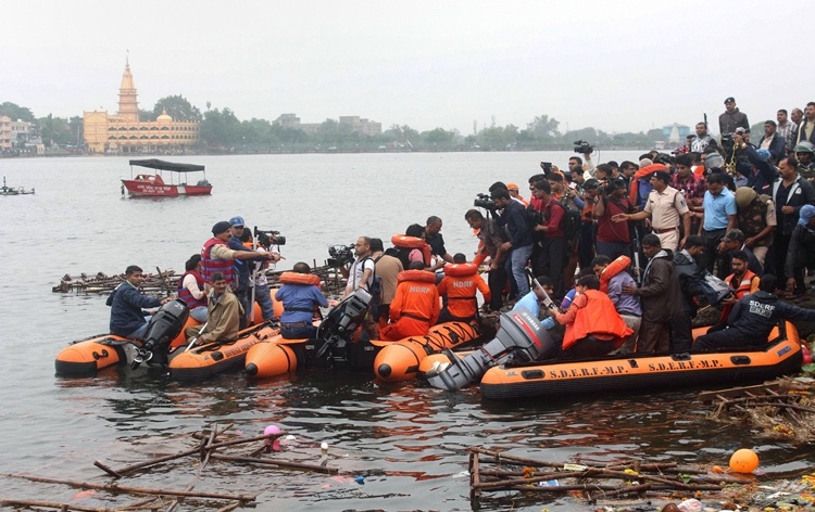 bhopal-11-dead-after-a-boat-capsizes-during-ganesh-immersion