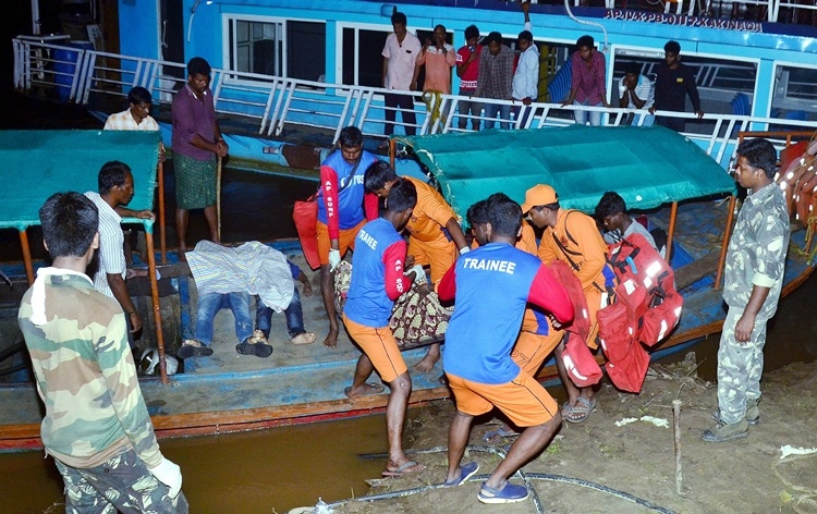 navy-joins-search-operation-to-trace-missing-persons-in-andhra-pradesh-boat-accident