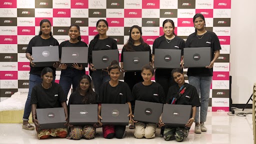 <strong>Nykaa PRO boosts entrepreneurial dreams of young women through a special make-up training program</strong> decoding=