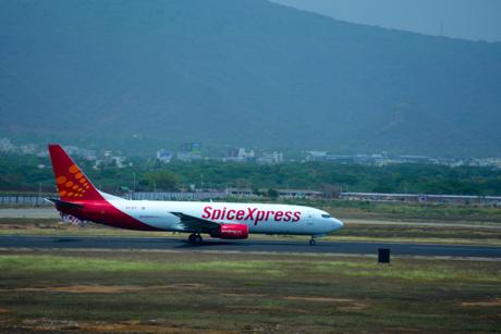 Indian Navy ensures 24 x 7 operations from Visakhapatnam airfield in support of air operatios during COVID-19 lockdown decoding=