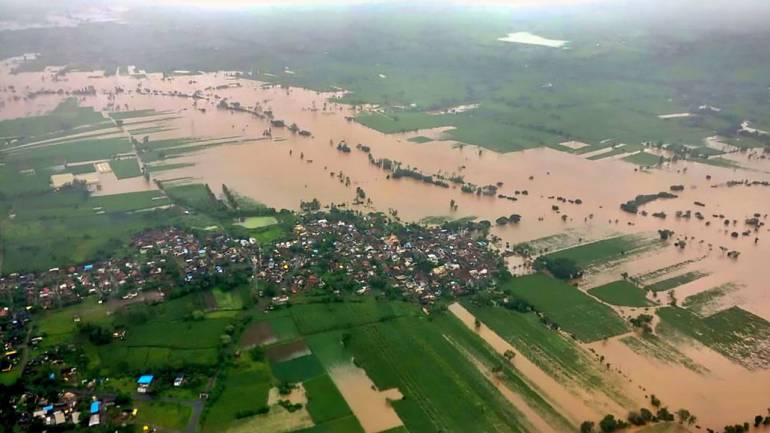 Over four lakh people evacuated from flood-affected parts of Maharashtra decoding=