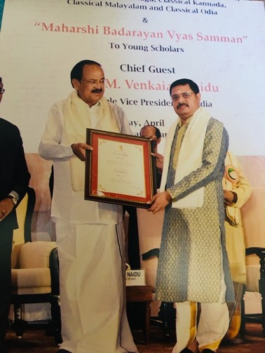 renowned-sanskrit-poet-dr-shankar-rajaraman-honoured-with-presidential-award