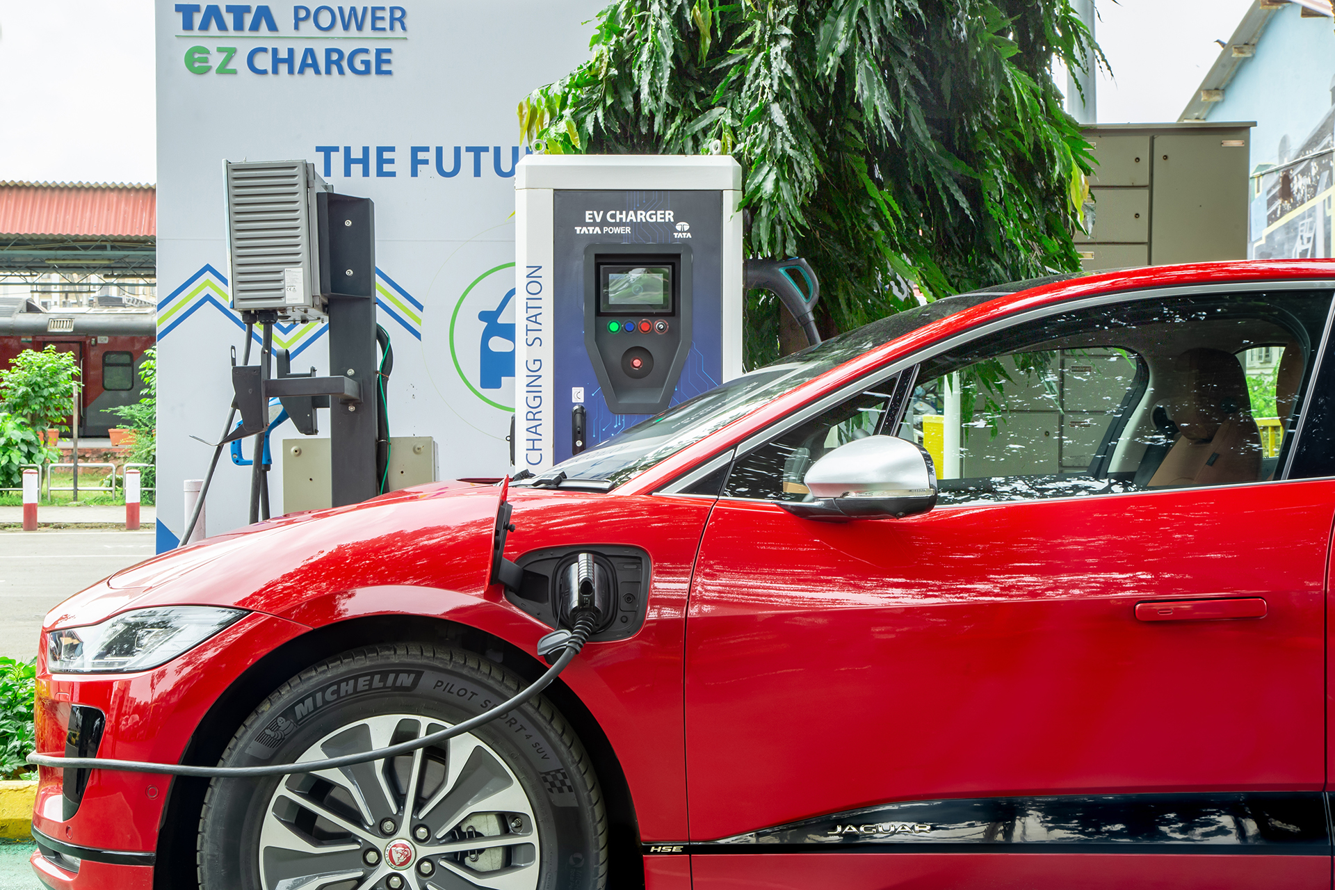 tata-power-transforming-green-mobility-landscape-sets-up-450-ev-charging-points-across-350-national-highways