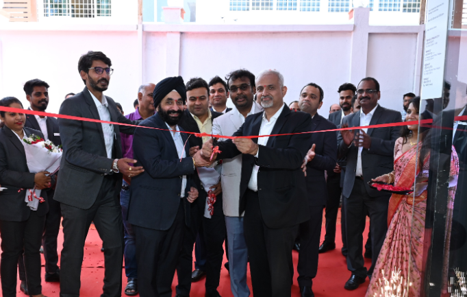 redefining-excellence-renault-inaugurates-five-dealerships-in-one-week