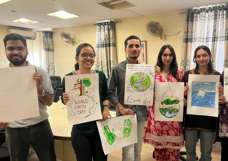 JMI celebrates Earth Day: Students and Faculty took Pledge to minimize use of Plastics in day to day life