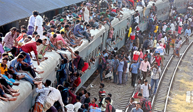 Eid travellers suffer huge congestion on highways and train delays in Bangladesh decoding=
