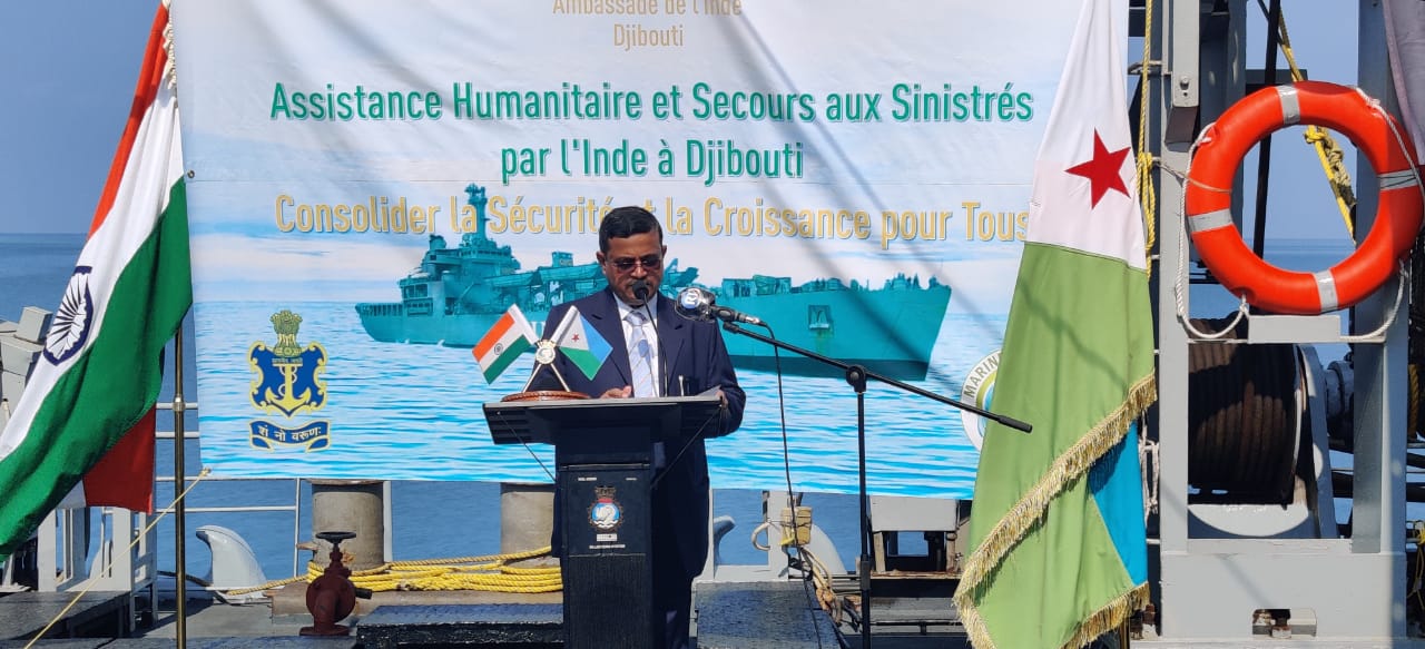mission-sagar-ii-handing-over-food-aid-to-djibouti-by-ins-airavat