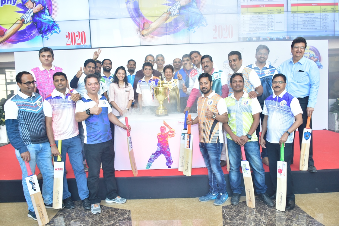 A team of Doctors at Wockhardt Hospitals Mumbai Central unveils Cricket Tournament Trophy 2020 decoding=