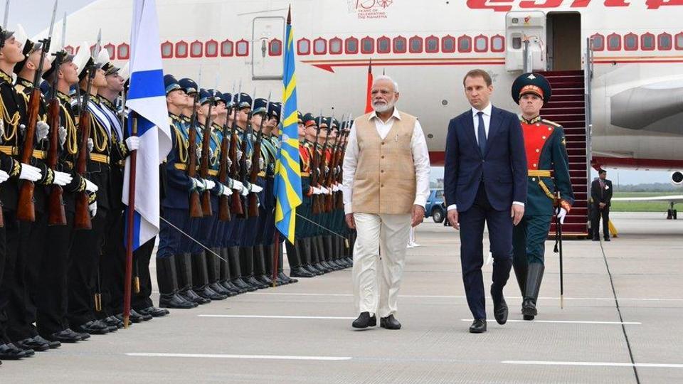 PM Modi arrives in Vladivostok to hold India-Russia Annual Summit decoding=