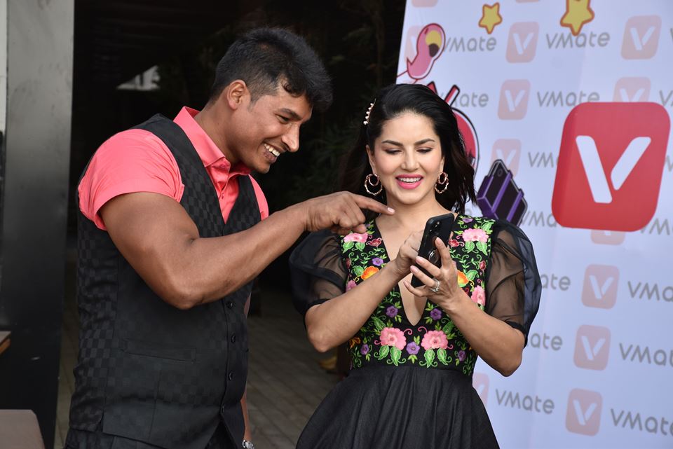 VMate’s strong man Abdullah Pathan impresses Sunny Leone on the date decoding=