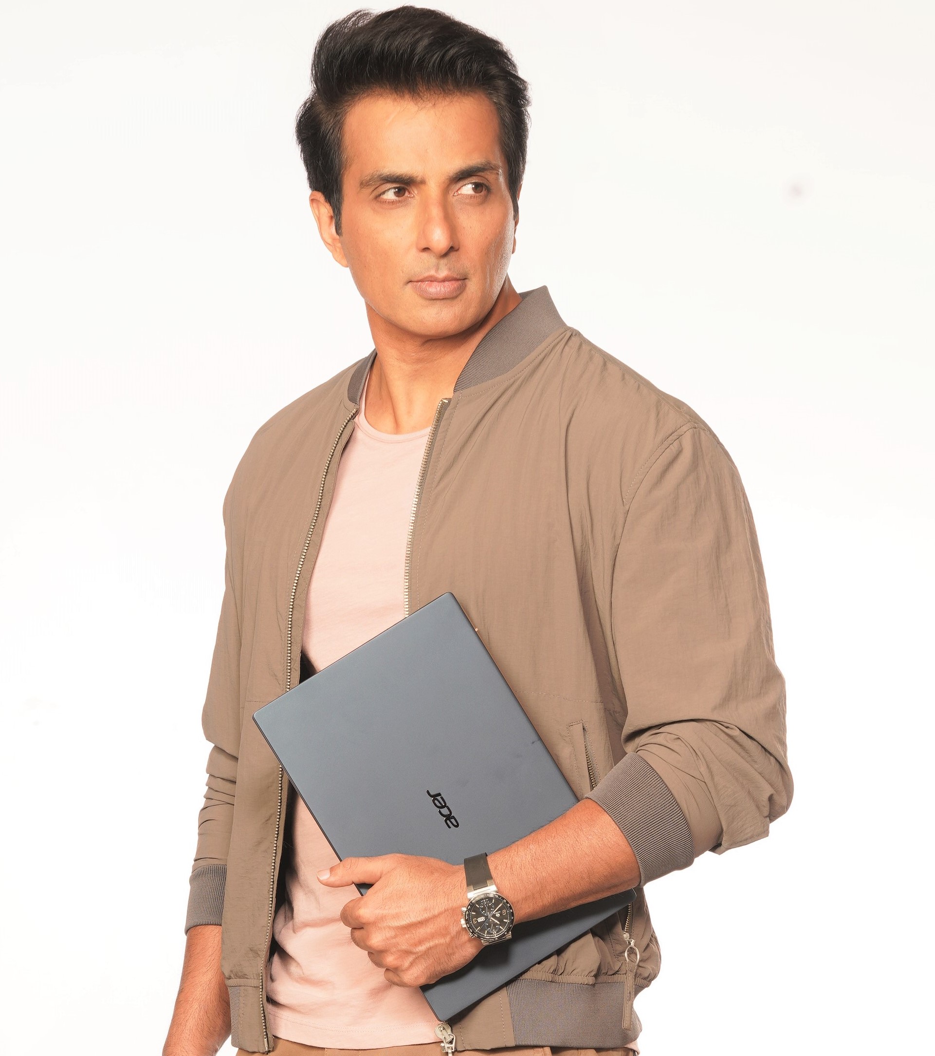 GoodWorker joins hands with Sonu Sood decoding=