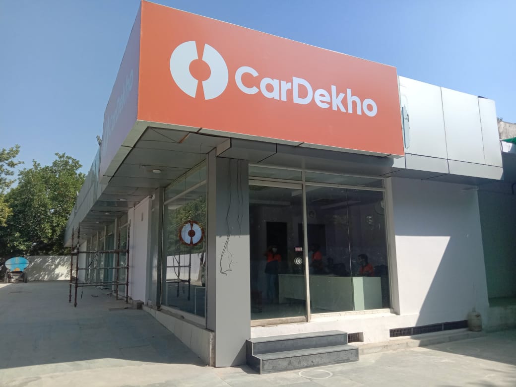 CarDekho’s 1st Mega refurbishment center and customer service center comes up in Delhi NCR decoding=