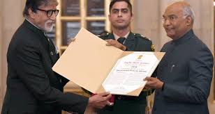 president-of-india-presents-dada-saheb-phalke-award