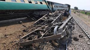 over 40 killed in gas canister blast and fire on Pakistan train decoding=