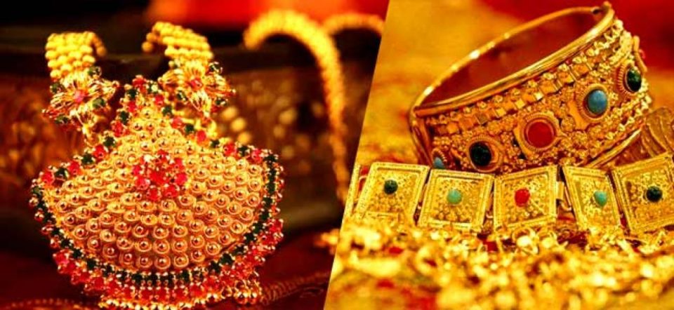 Gold prices gain Rs 52, silver jumps Rs 190 decoding=
