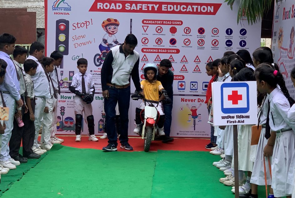 honda-motorcycle-scooter-india-conducts-road-safety-awareness-campaign-in-uttar-pradesh