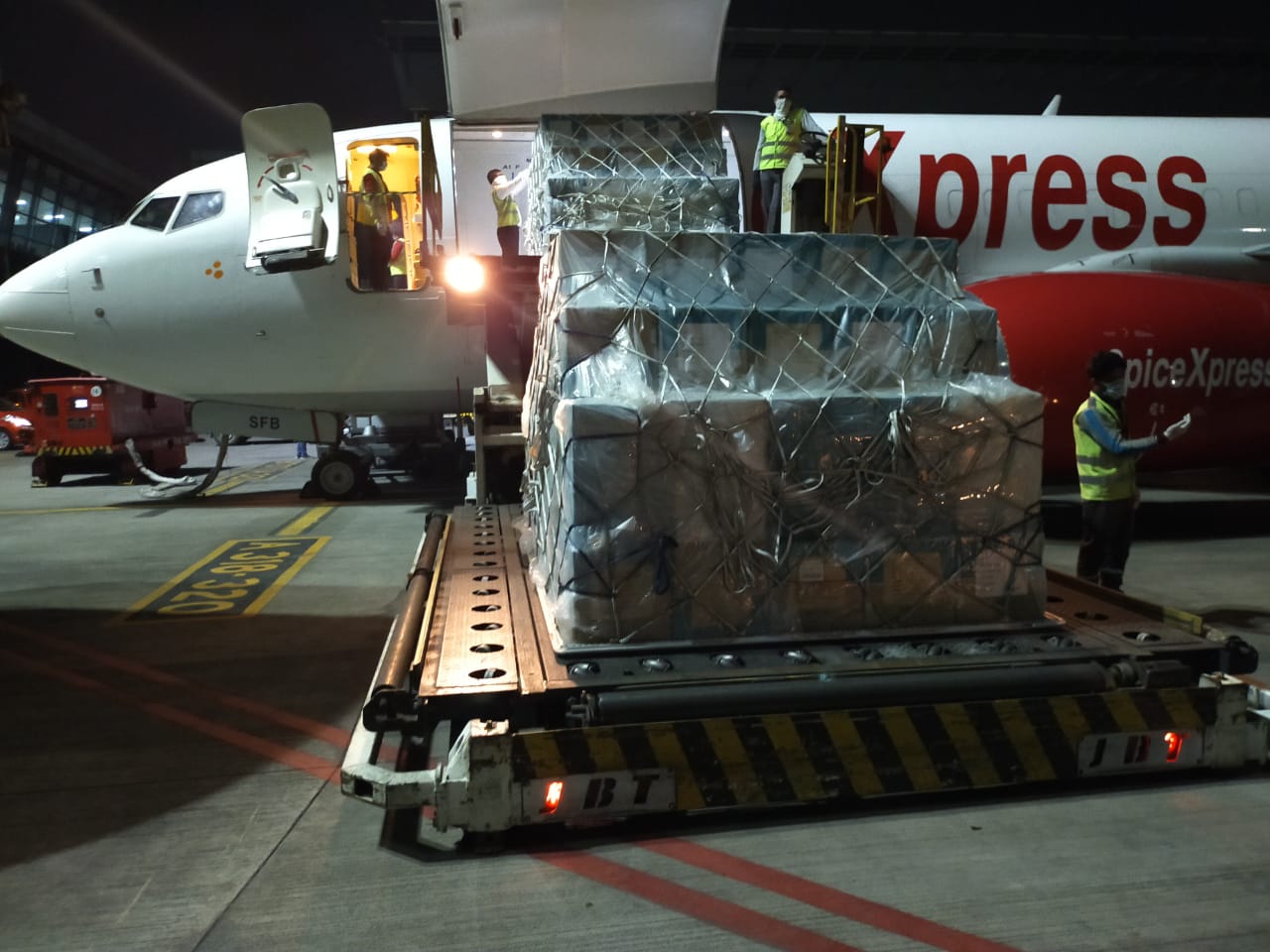 SpiceJet carries 14 tons of medical supplies from Guangzhou to Delhi decoding=