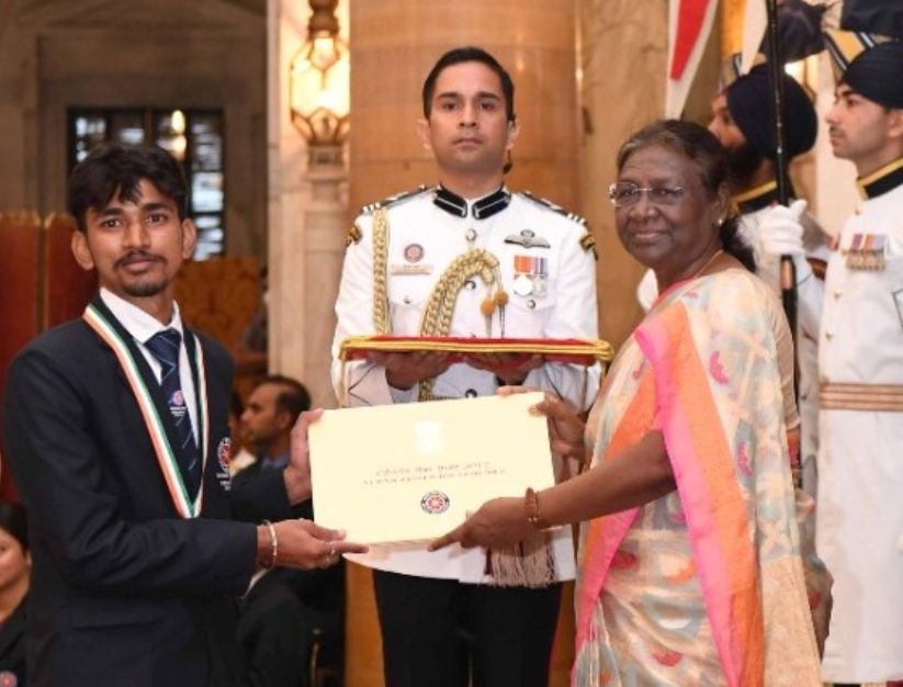 honble-president-of-india-honoured-lpu-mba-student-with-nss-award-at-rashtrapati-bhavan