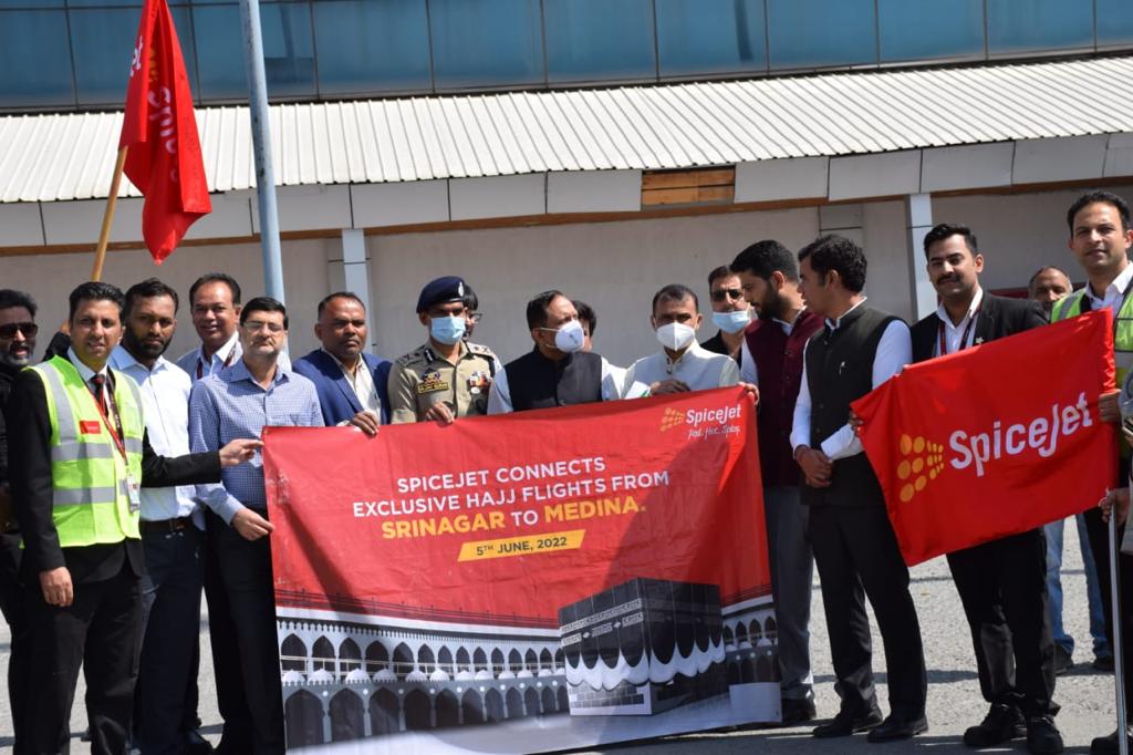 SpiceJet flags off its first Haj 2022 flight from Srinagar decoding=
