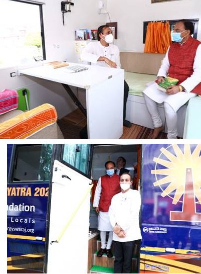 union-education-minister-takes-a-ride-in-the-energy-swaraj-yatra-bus