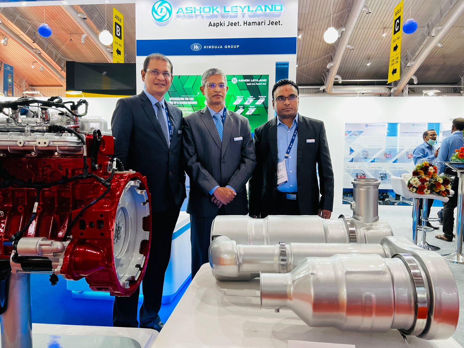 ashok-leyland-reaches-yet-another-milestone-showcases-cng-engine-h-series-at-excon-2022