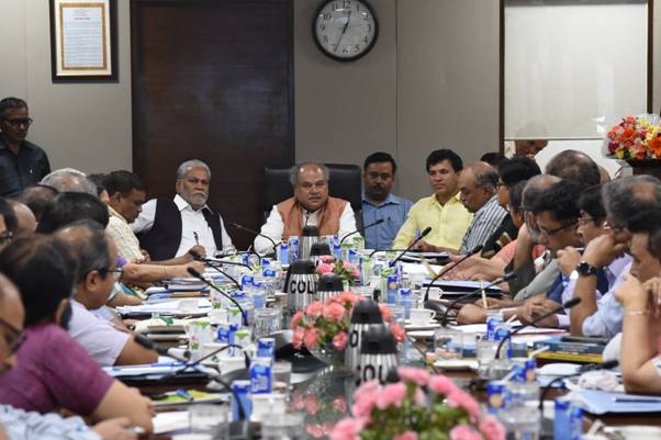 agriculture-minister-shri-narendra-singh-tomar-holds-a-review-meeting