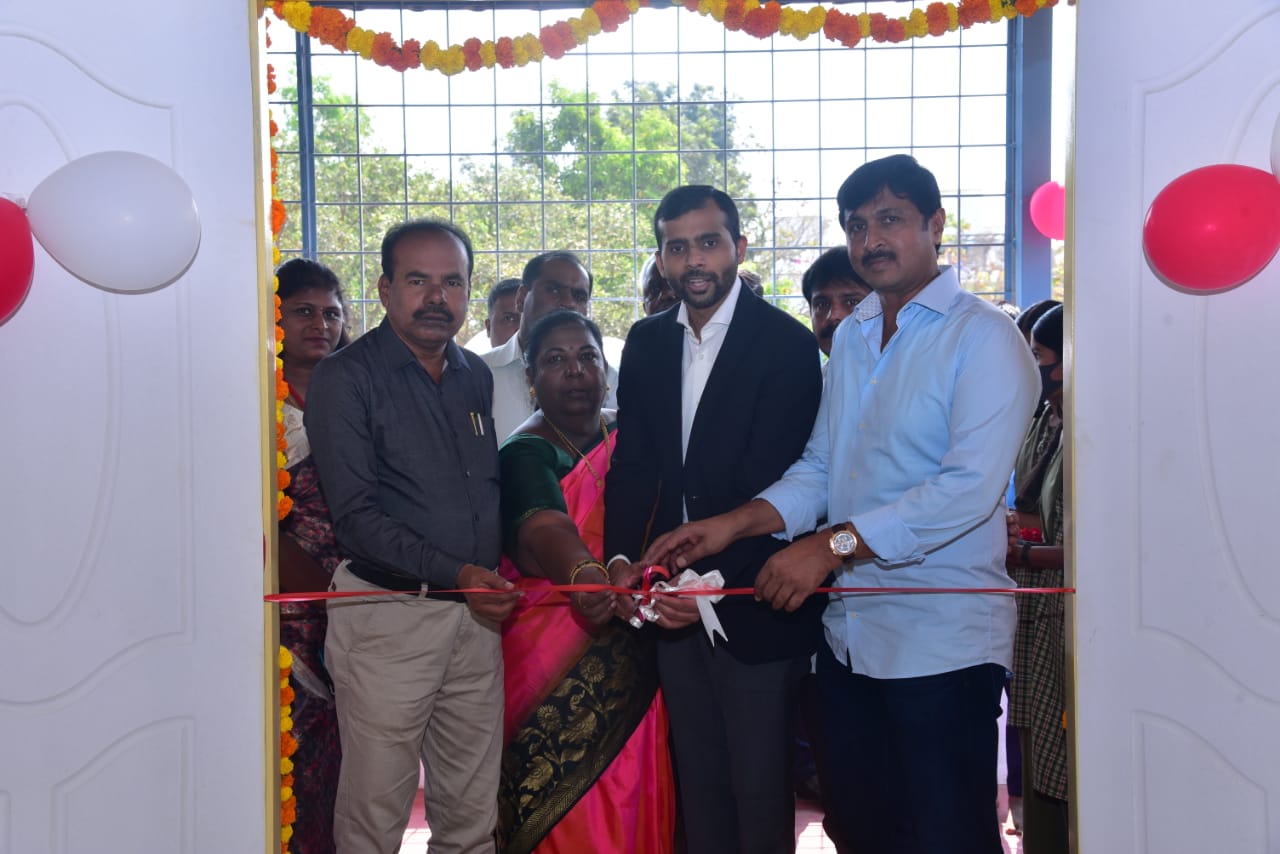 Muthoot Finance pays tribute to Former Chairman by building a Seminar Hall at the Government High School, Thanisandra decoding=
