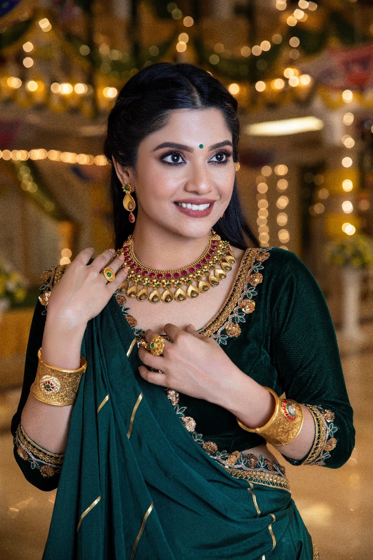 Celebrate this Navratri with Sankalp – traditional jewellery from Kalyan Jewellers decoding=