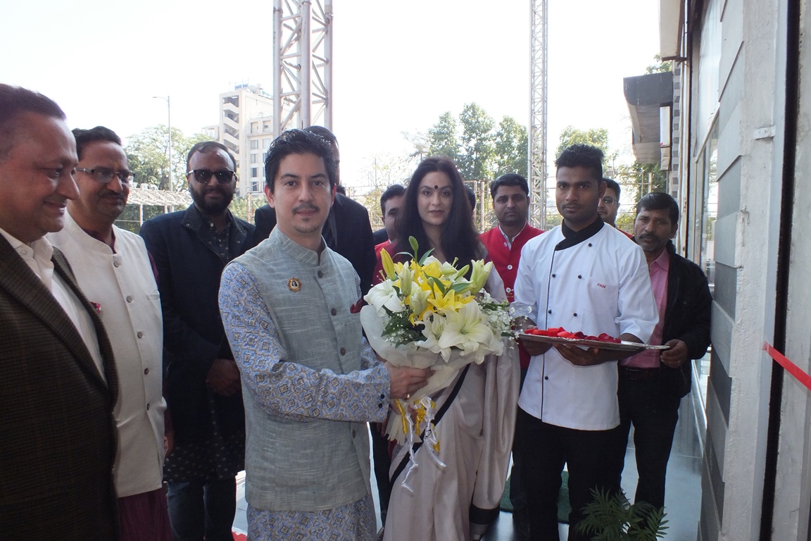 travel-tours-launches-55th-store-first-in-jaipur