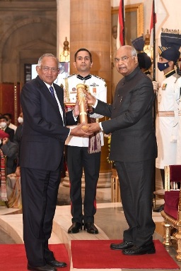 Venu Srinivasan, Chairman TVS Motor Company, awarded Padma Bhushan for his contribution to the field of trade and industry decoding=