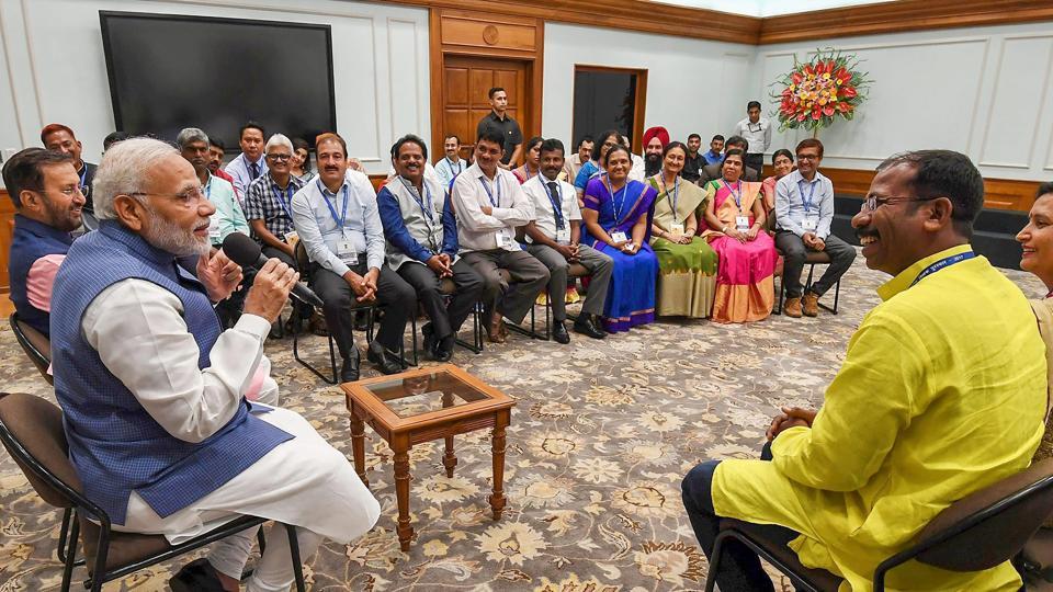 PM interacts with the recipients of National Teacher Awards’ 2018 decoding=