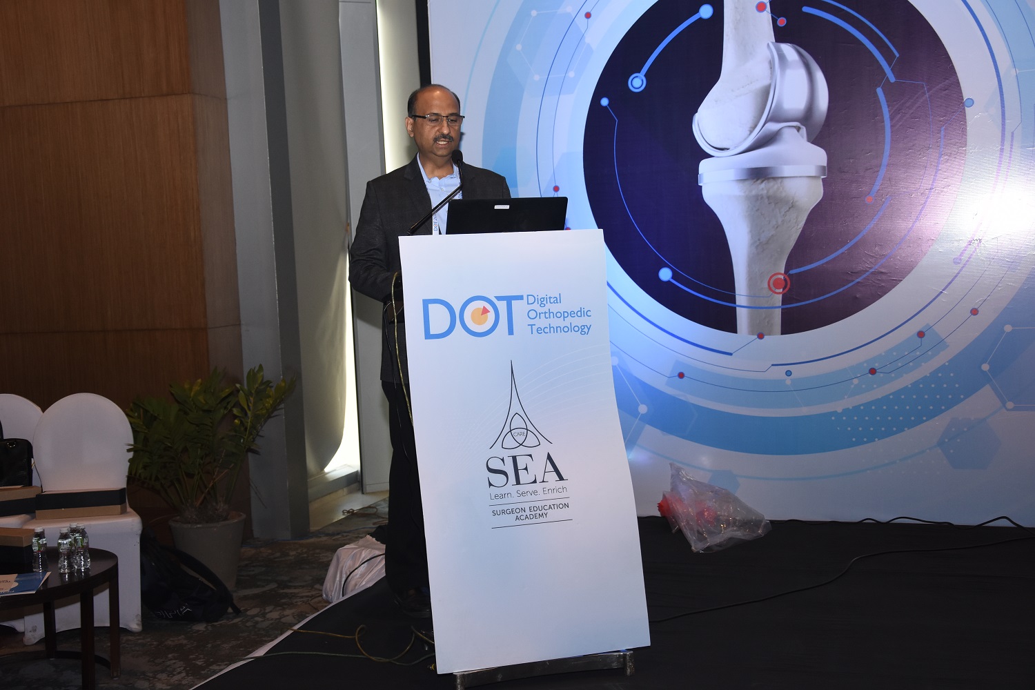 Doctors perform Live Knee Surgery using KNE3WIZ technology at Digital Orthopedic Technology (DOT 2020) workshop decoding=