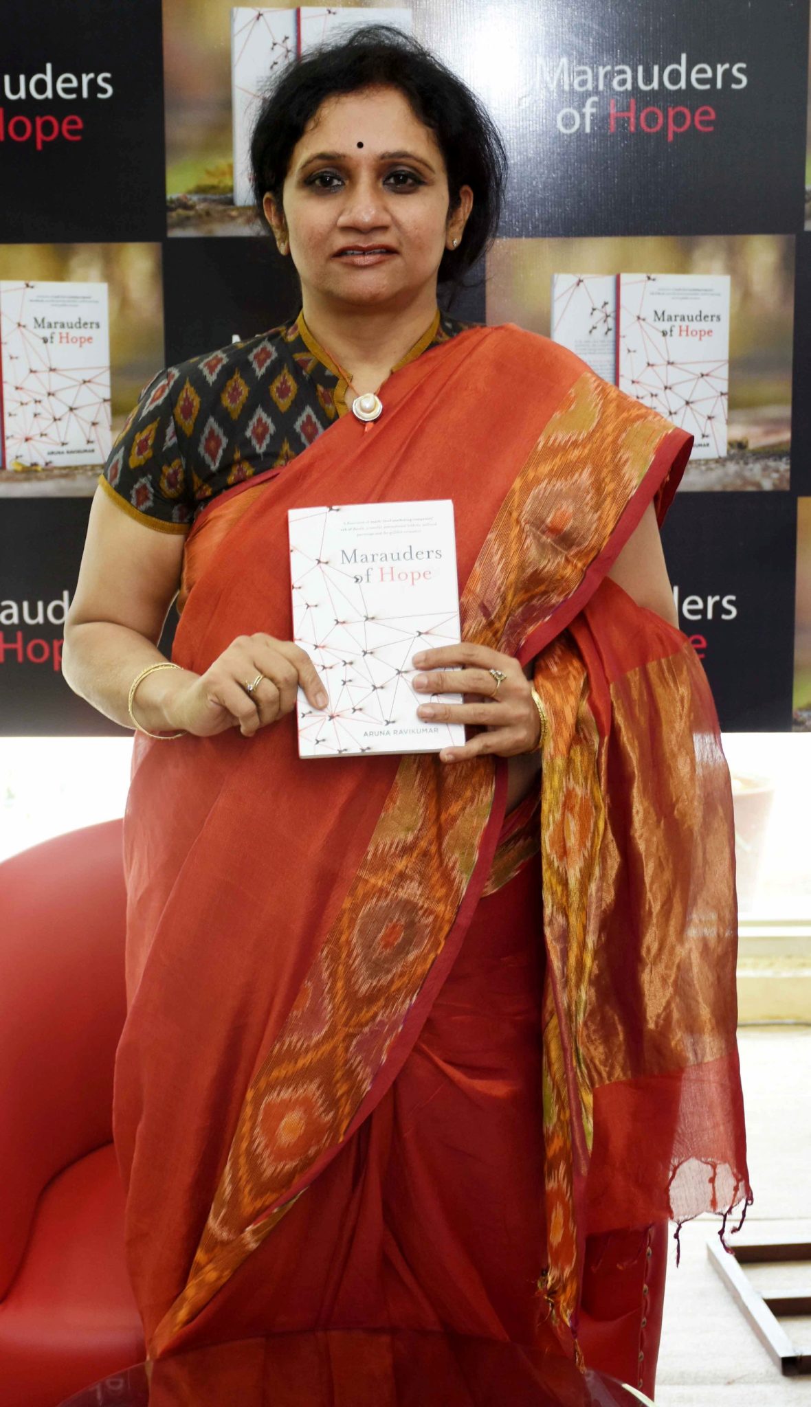 marauders-of-hope-launched-in-jaipur-by-author-aruna-ravikumars