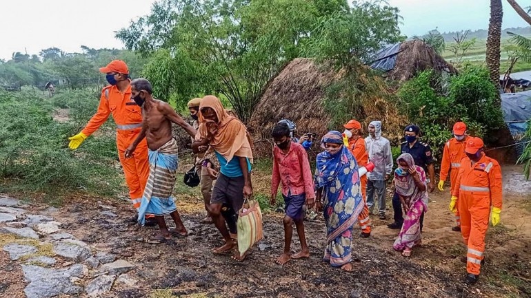 Cyclone Amphan crosses Bangladesh Coastline, 4 dead, widespread damage caused decoding=