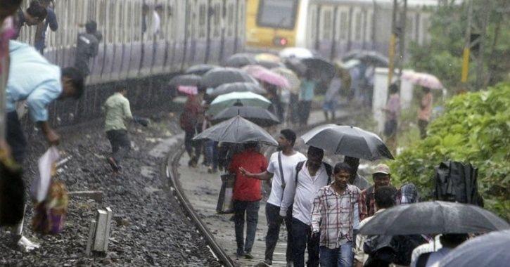 Incessant rainfall disrupts normal life in Mumbai decoding=