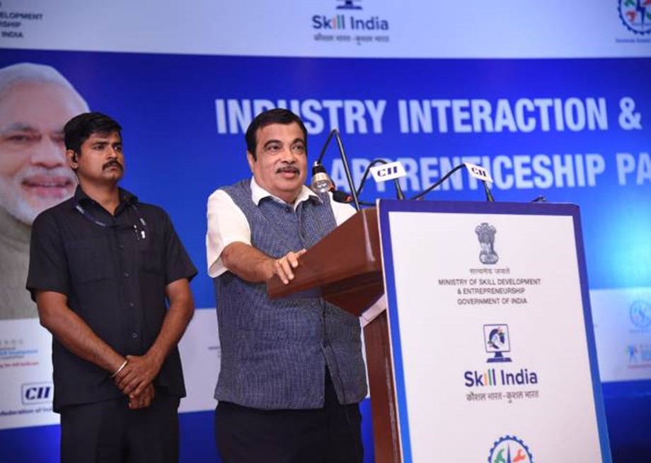state-govts-and-industry-commit-7-lakh-apprentices-for-the-current-fiscal-year