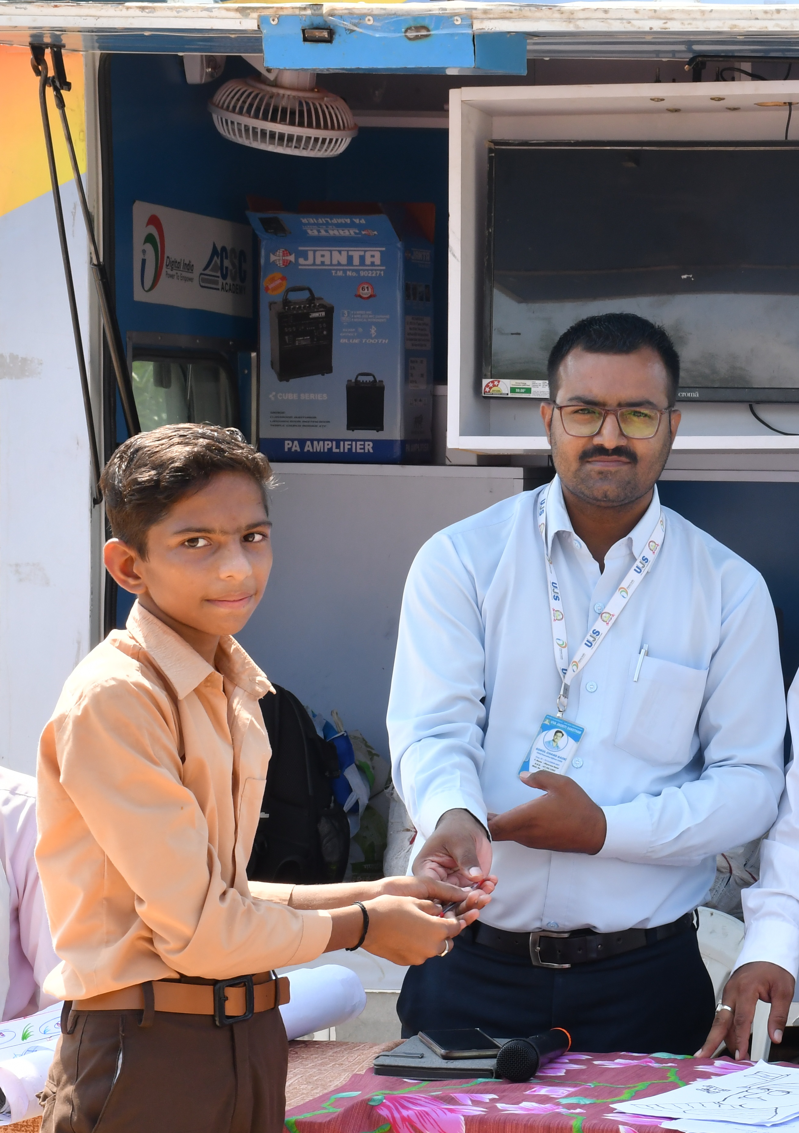 Vodafone Idea Foundation’s ‘JaaduGinniKa’ Financial Literacy Program Enables Gokul Chand Saini, CSC Village-Level Entrepreneur, to educate over 1.25 lakh youngsters of AlwarDistrict, Rajasthan decoding=