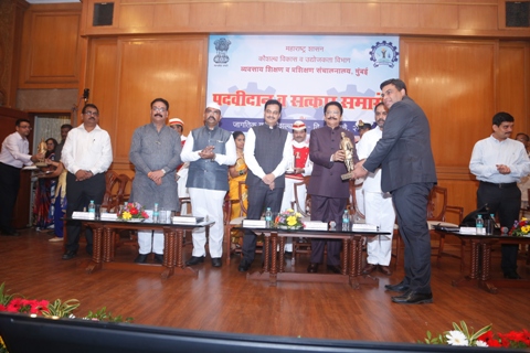 volkswagen-felicitated-by-govt-of-maharashtra-for-consistent-efforts-towards-skilling-india