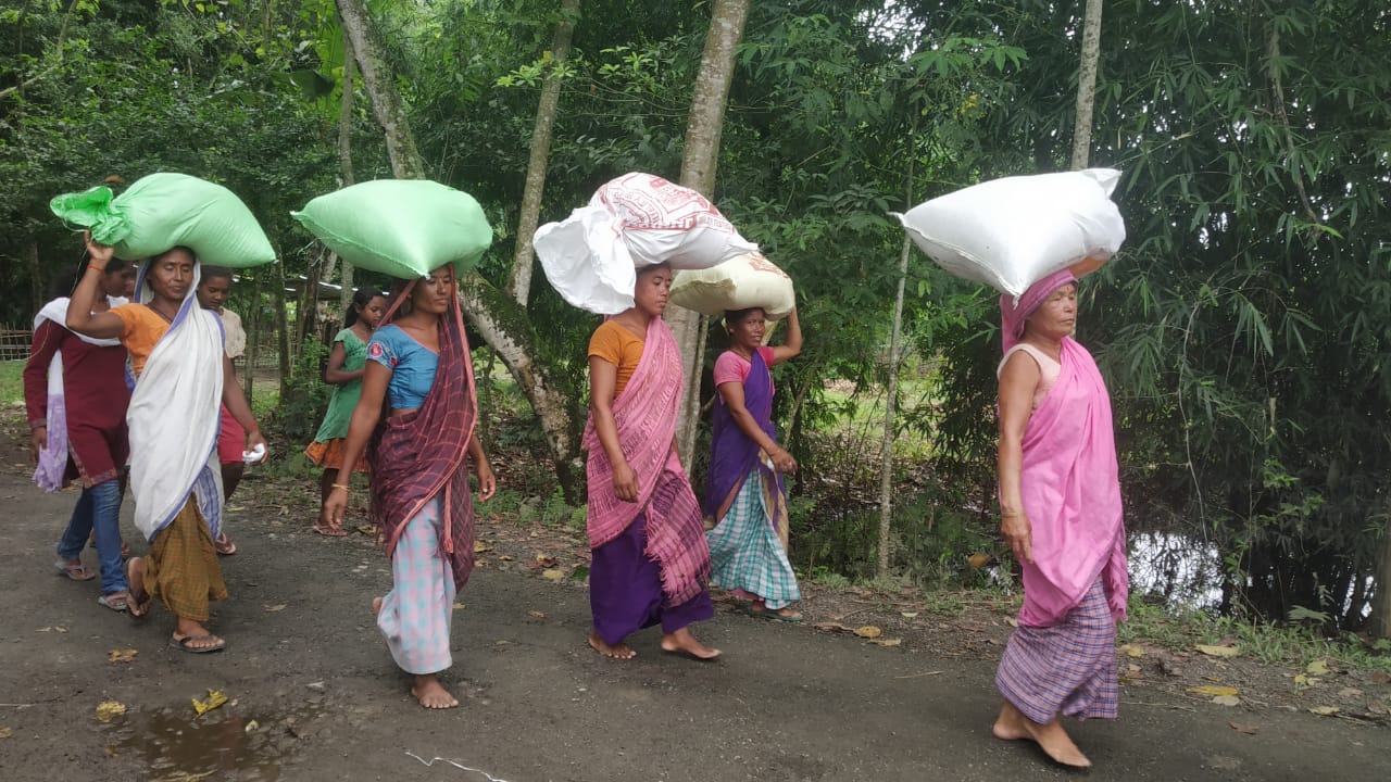 Narayan Seva Sansthan Providing Food distribution 1000 families in flood area decoding=