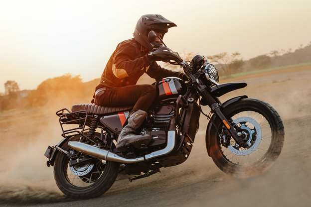 yezdi-motorcycles-on-a-roll-new-colours-add-a-burst-of-adrenaline-to-yezdi-adventure-and-scrambler